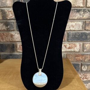 Southern Living NWT mother of pearl and hammered gold tone pendant necklace